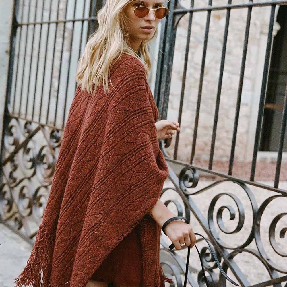 🧶ARNHEM🧶100% LAMBSWOOL PONCHO - Picture 2 of 8